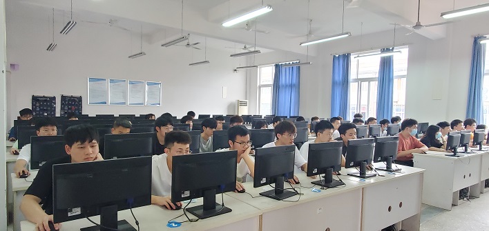重庆住房和城市建设领域专业人员考试在我校顺利进行