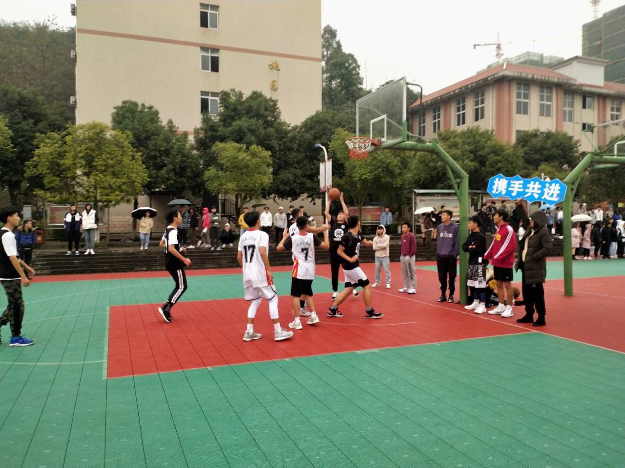 澳门十大正规网站排行榜与信息智能工程系开展篮球友谊赛.jpg