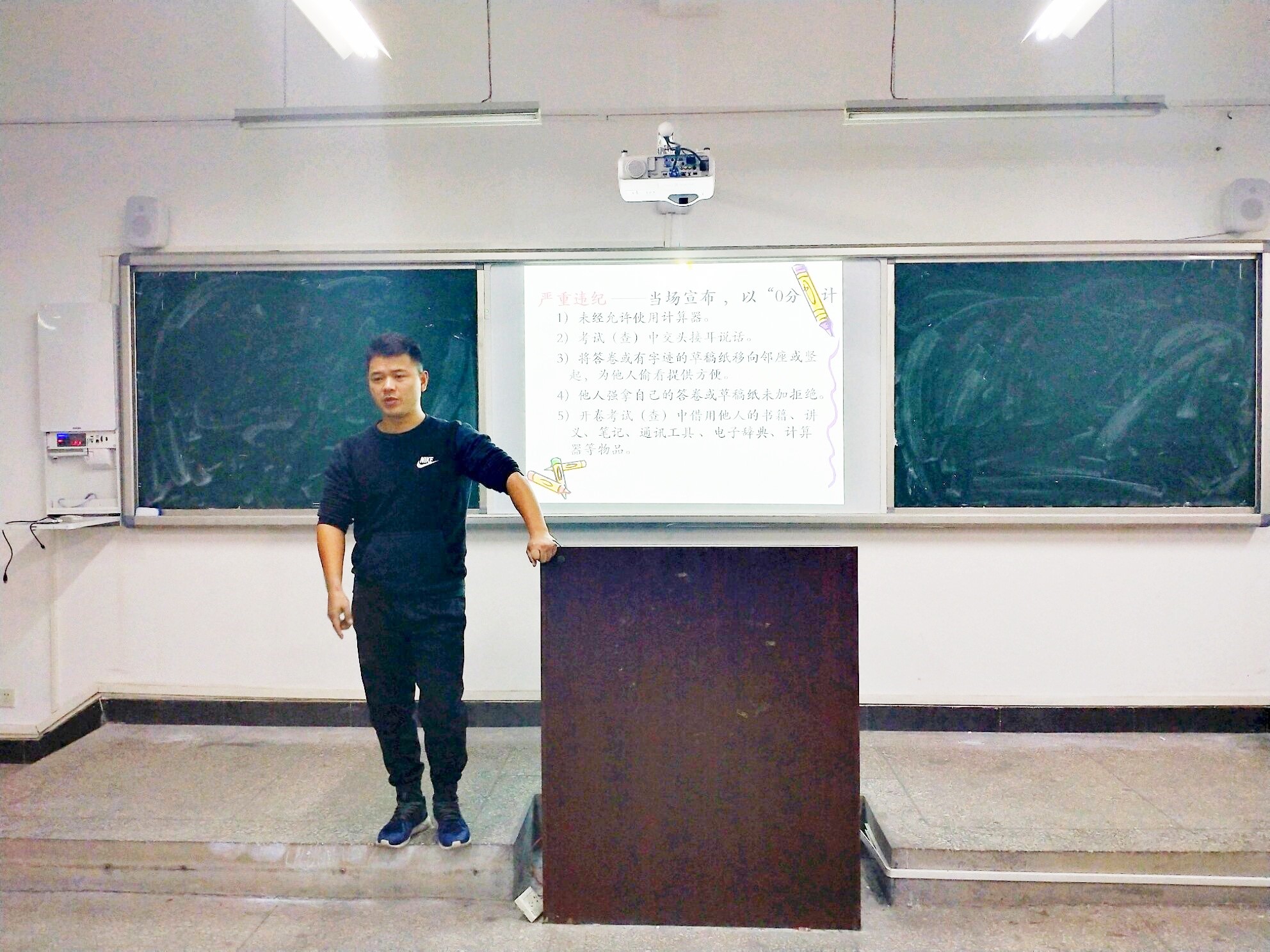 澳门十大正规网站排行榜召开“诚信考试”主题班会（2019.12.16）1.jpg