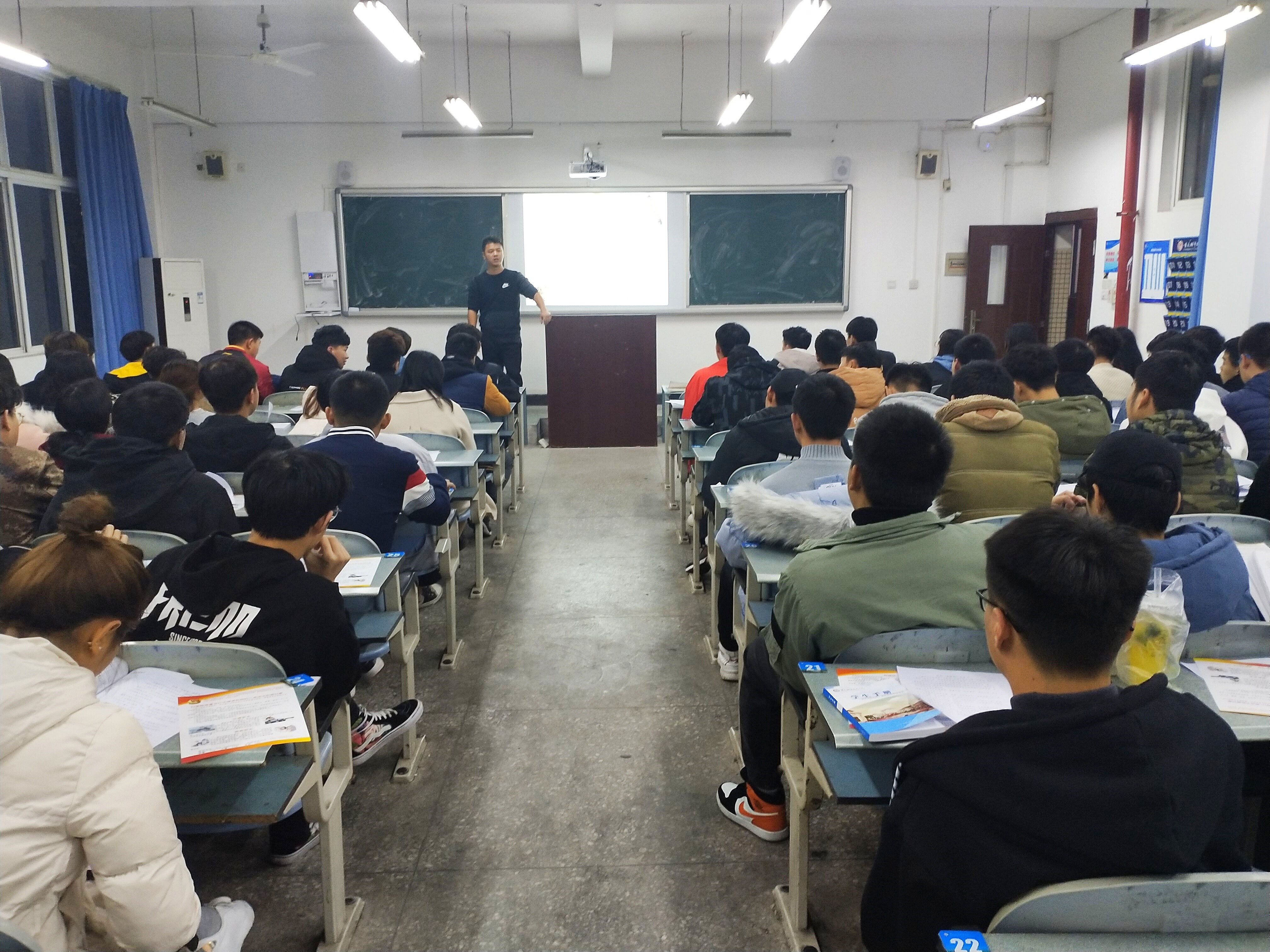 澳门十大正规网站排行榜召开“诚信考试”主题班会（2019.12.16）2.jpg