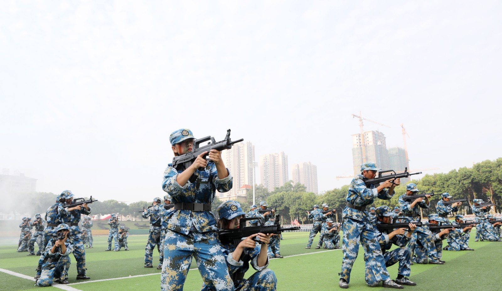 重庆城市职业学院隆重举行2021级新生军训汇演暨结训典礼