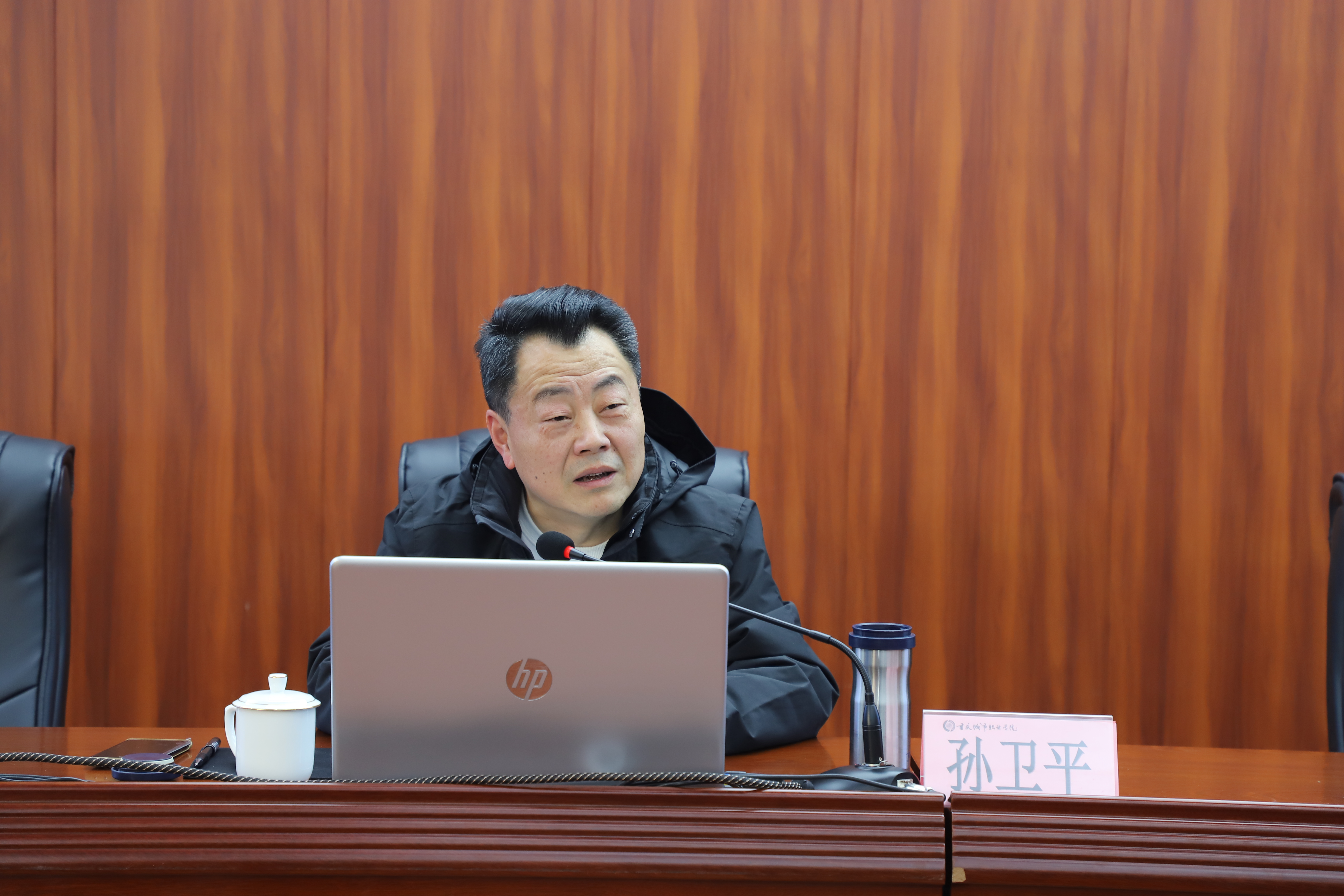 重庆电子工程职业学院党委书记孙卫平教授应邀来校讲学